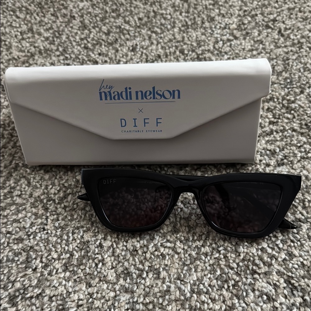 DIFF Hey Madi Nelson Collab The Noah Black Sunglasses (Price Firm)